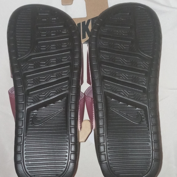 SOLD!! Nike Woman's Benassi Slides - Picture 2 of 4